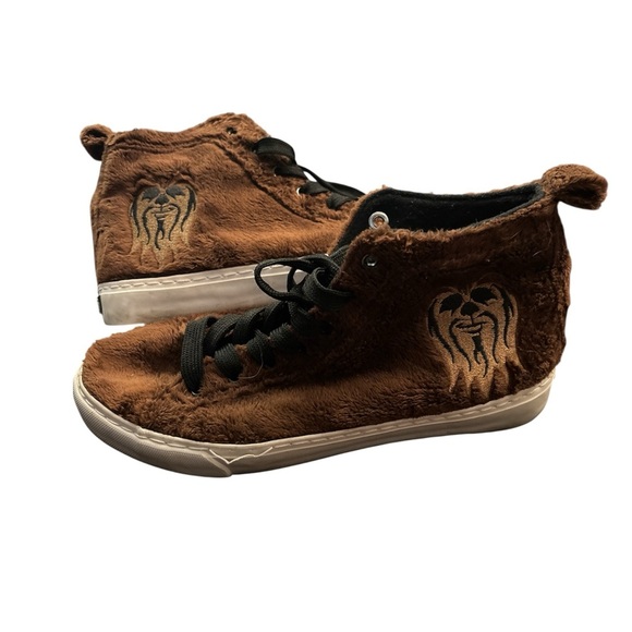 Star Wars Furry Brown Sneakers with Black Accents - Picture 1 of 6